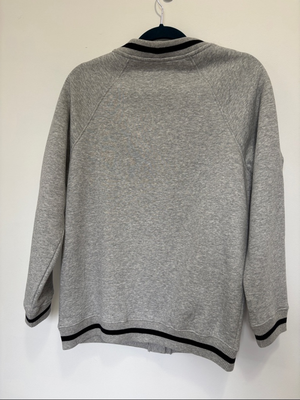 GAP Heather Gray Button-Front Women's Varsity Cardigan with Navy Trim XS - Picture 7 of 8